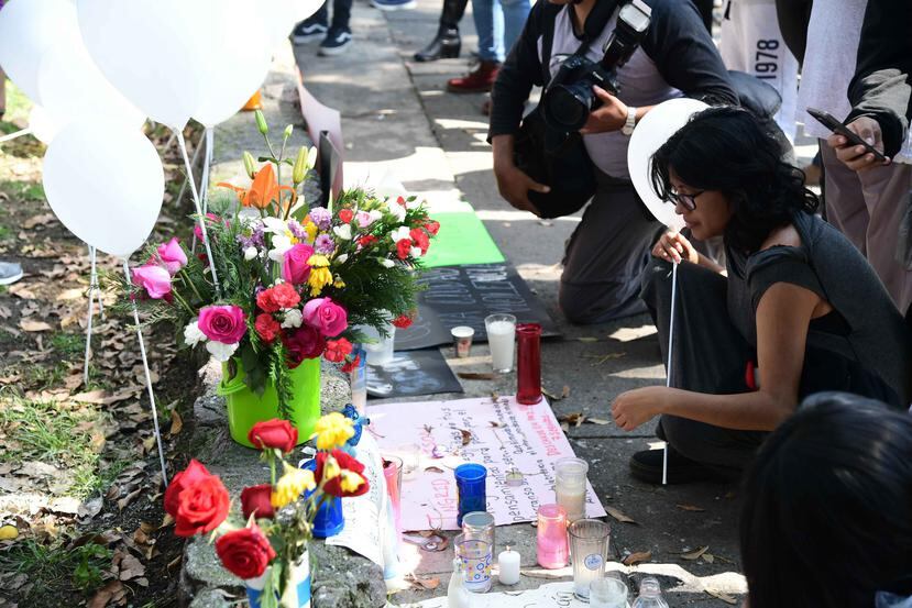 Alrededor de 50 personas marcharon de la Plaza de las Tres Culturas hacia el Edificio Primo Verdad, en México, para exigir justicia por el asesinato de Ingrid Alison de 14 años. (GFR Media)