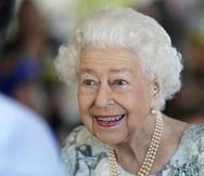 Foto de archivo de la reina Elizabeth II de Gran Bretaña durante una visita para inaugurar oficialmente el nuevo edificio en Thames Hospice, Maidenhead, Inglaterra, el pasado 15 de julio.