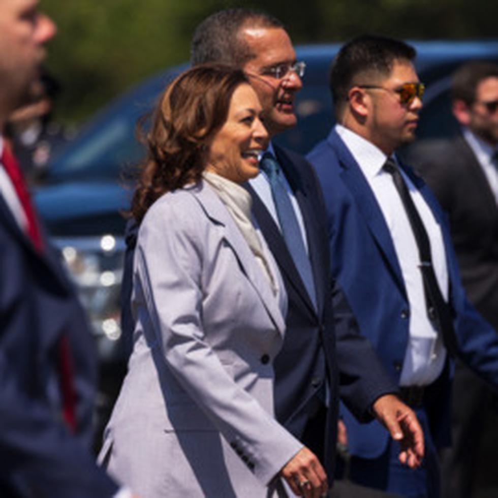 The director and members of Taller La Goyco raised “community issues” to Kamala Harris