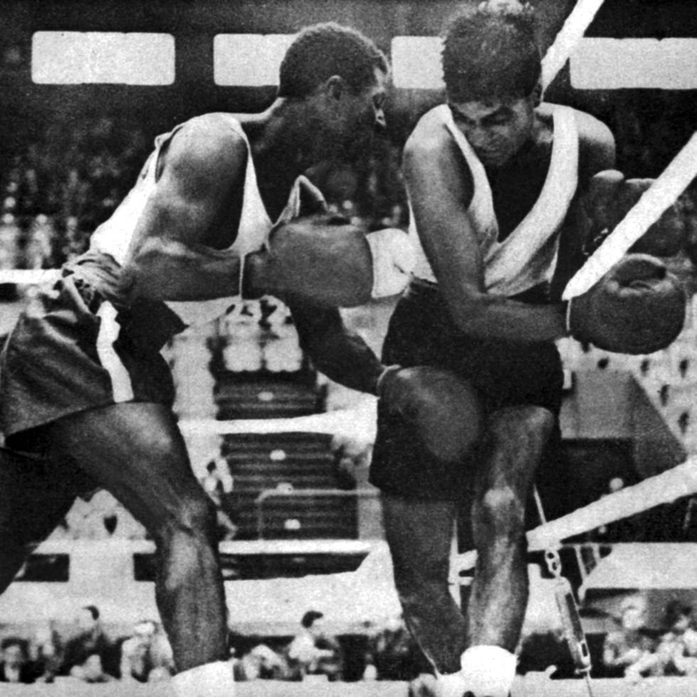 El peleador riopedrense Juan Evangelista Venegas (izquierda) fue parte de la primera delegación olímpica de Puerto Rico.