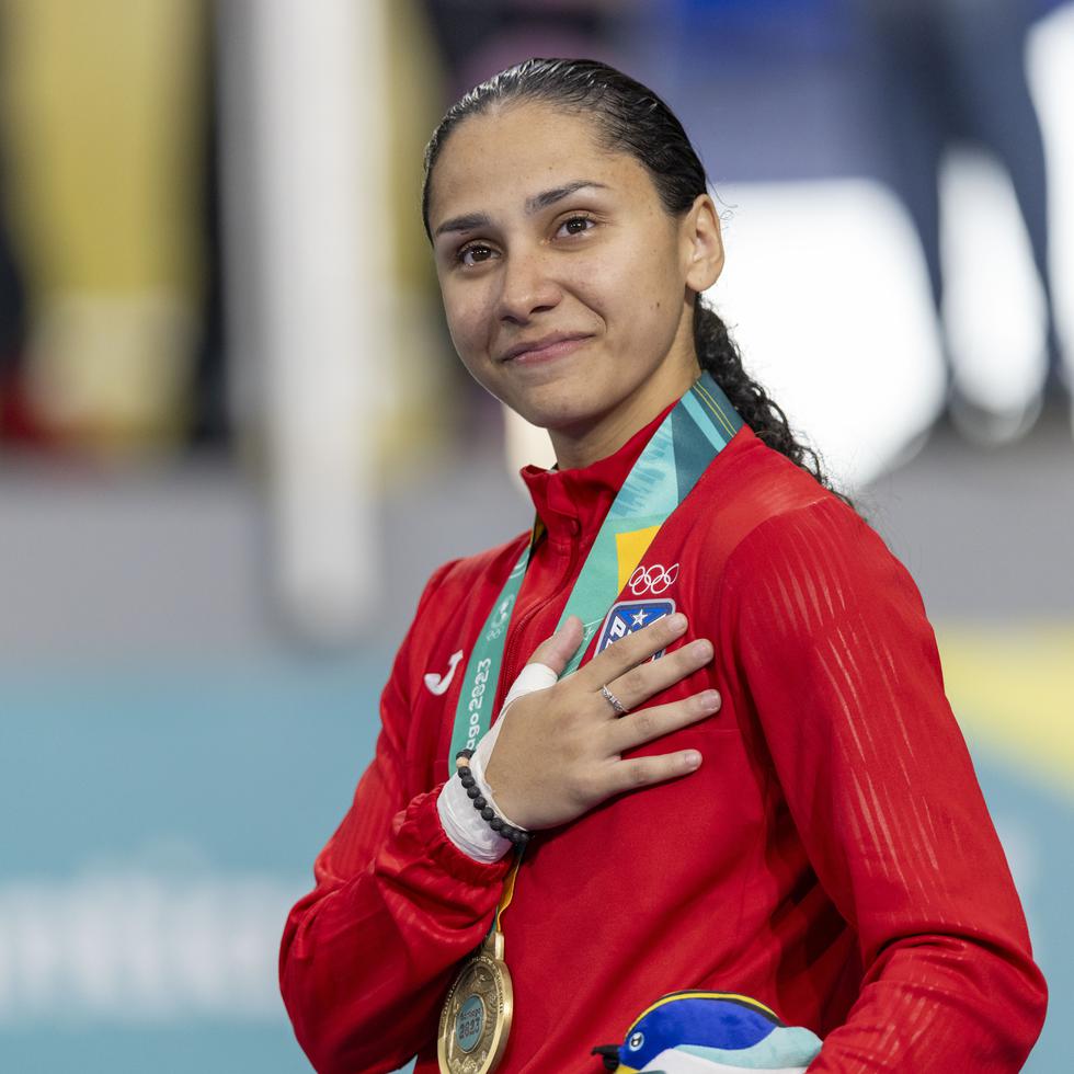 Janessa Fonseca durante la ceremonia de la entrega de la medalla de oro.