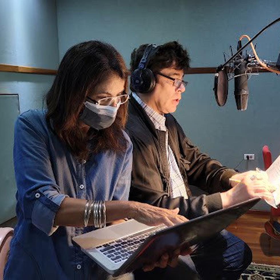 El actor Benicio Del Toro y la cineasta María Falcón durante la grabación de voz para la nueva película sobre El Yunque.