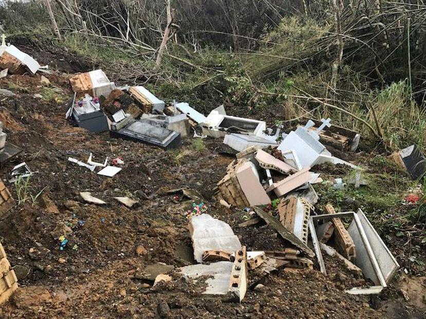 En el cementerio municipal de Lares, 1,779 tumbas se vieron afectadas por un deslizamiento de terreno provocado por el paso del huracán María. (Suministrada)