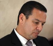 El contrato y las enmiendas, que estarían vigentes hasta junio de 2022, fueron otorgados por el alcalde Ángel Pérez Otero, quien fue arrestado ayer por presuntamente conspirar, recibir sobornos y extorsión de parte de Oscar Santamaría, arriba.
