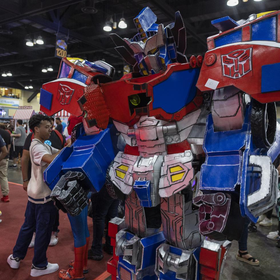 "Optimus Prime" en el Puerto Rico Comic Con 2024.