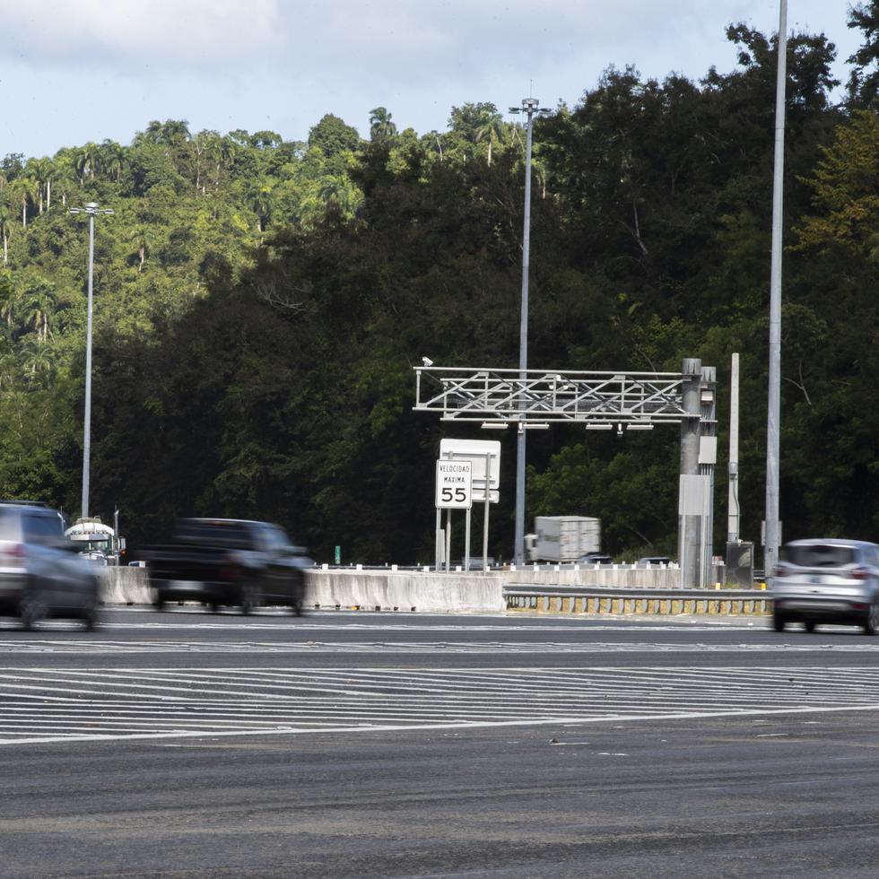 La autopista Luis A. Ferré (PR-52) es una de las cuatro cuya operación pasó a manos de Metropistas. En la foto, la autopista al expreso del peaje Caguas Norte.