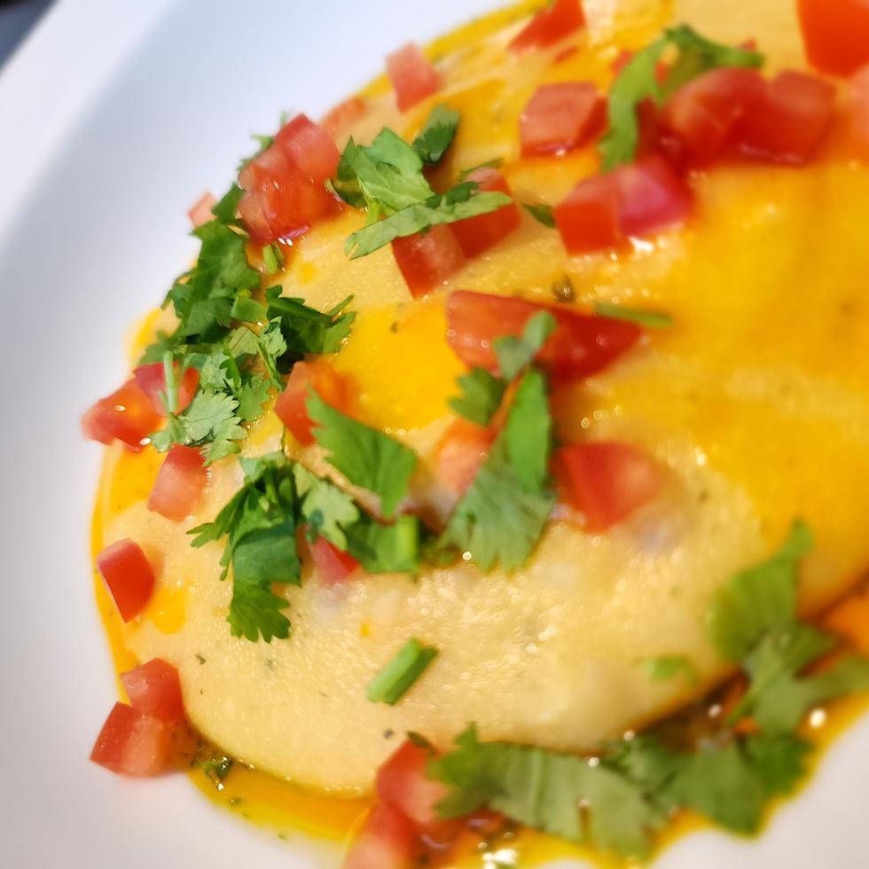 Funche guisado con bacalao y tomate confeccionado por la chef Lorraine Colón.