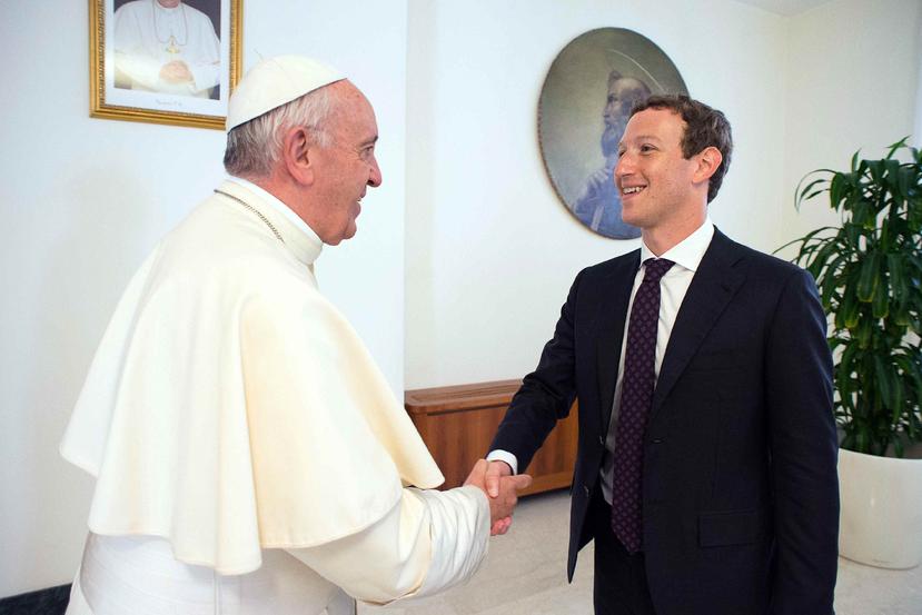 La reunión entre el papa y Zuckerberg se dio en la residencia Santa Marta. (AP)