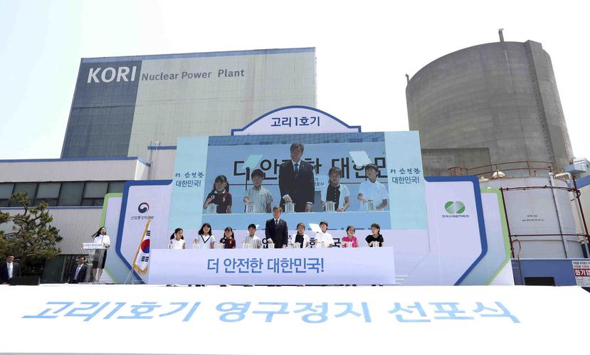 El mandatario pronunció su discurso durante una ceremonia con motivo del cierre definitivo de la planta nucleoeléctrica más antigua del país. (AP)