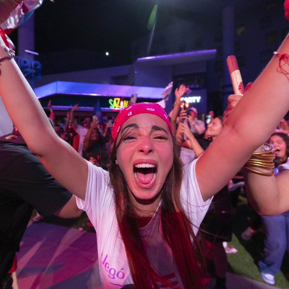 La emoción fue evidente entre los presentes en el festejo en la Plaza Popular, del Distrito T-Mobile, en Miramar, San Juan. 