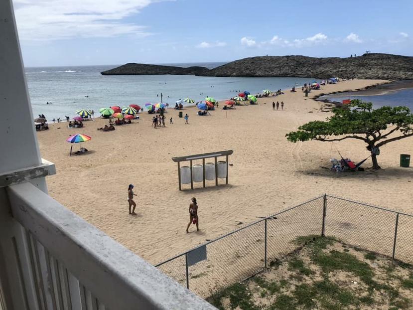 El balneario de Puerto Nuevo, en Vega Baja, tiene una pocita para el disfrute de las familias. (Suministrada)