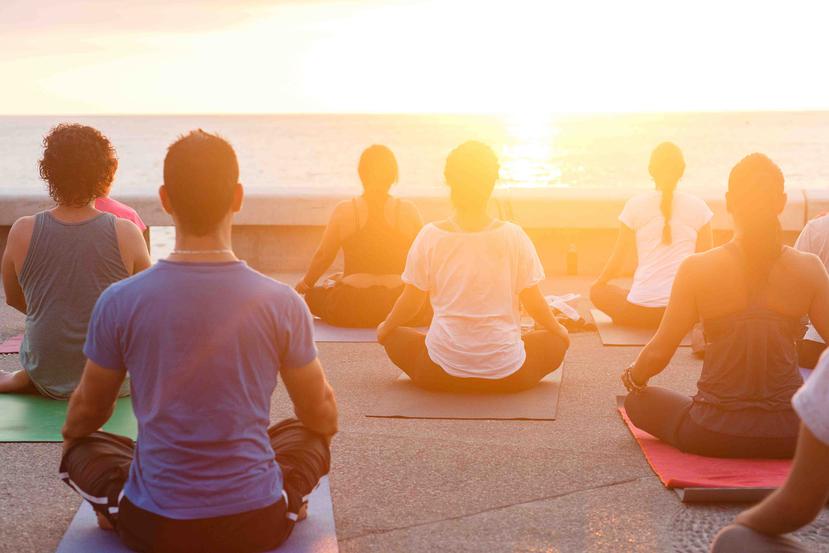 Practicar yoga equilibra tus sistemas digestivo y circulatorio. Además, reduce los síntomas de las enfermedades crónicas. (Foto: Shutterstock.com)