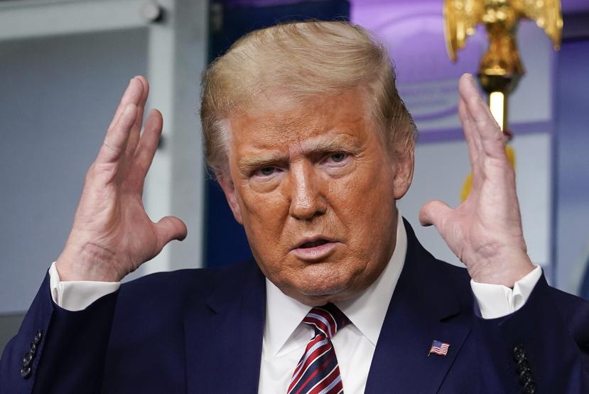 El presidente de Estados Unidos, Donald Trump, hace gestos durante una conferencia de prensa en la Casa Blanca, el domingo 27 de septiembre de 2020, en Washington.