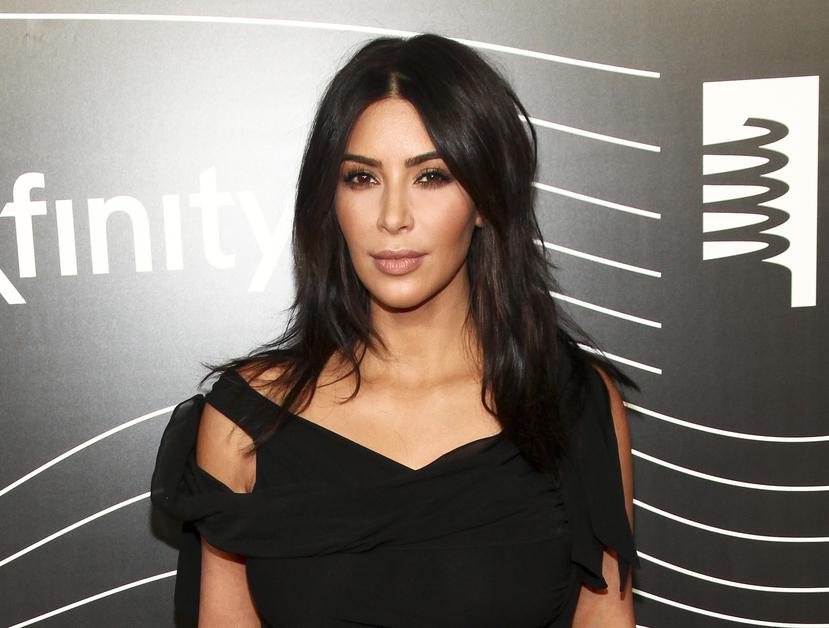 Kardashian dijo estar buscando la solución para fajas que se ajusten a todos los colores y estilos. (Archivo)
