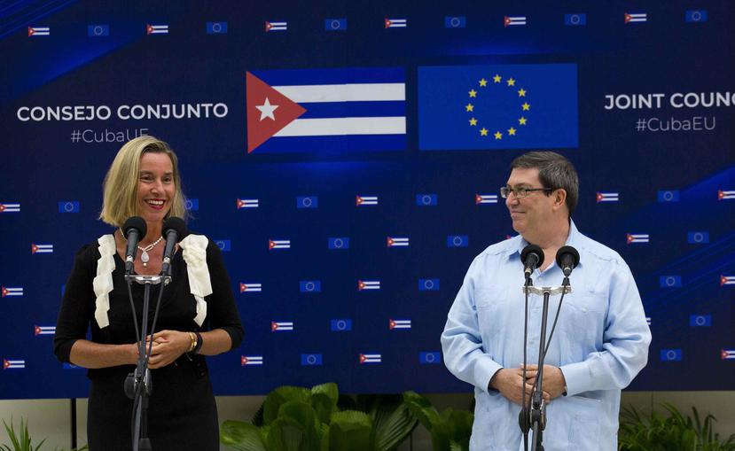 Federica Mogherini, representante para Asuntos Exteriores y Política de Seguridad de la Union Europea, junto al Canciller cubano Bruno Rodríguez. (AP)
