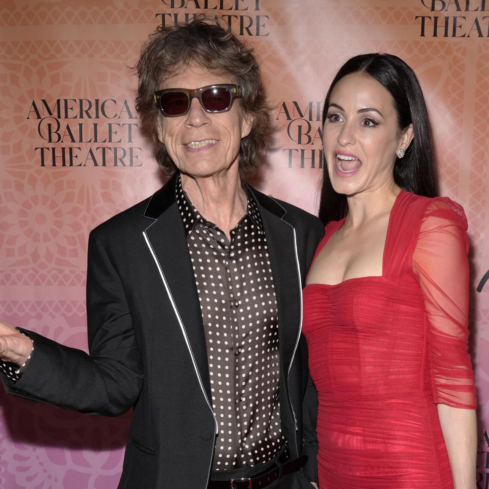 Mick Jagger junto Melanie Hamrick en el estreno teatral de "Like Water for Chocolate" en Nueva York.