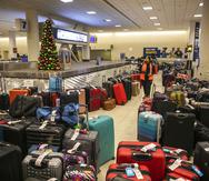 Cantidad de maletas no reclamadas en el aeropuerto de O'Hare en Chicago, tras las cancelaciones y retrasos en los vuelos provocados por el temporal invernal Elliot.