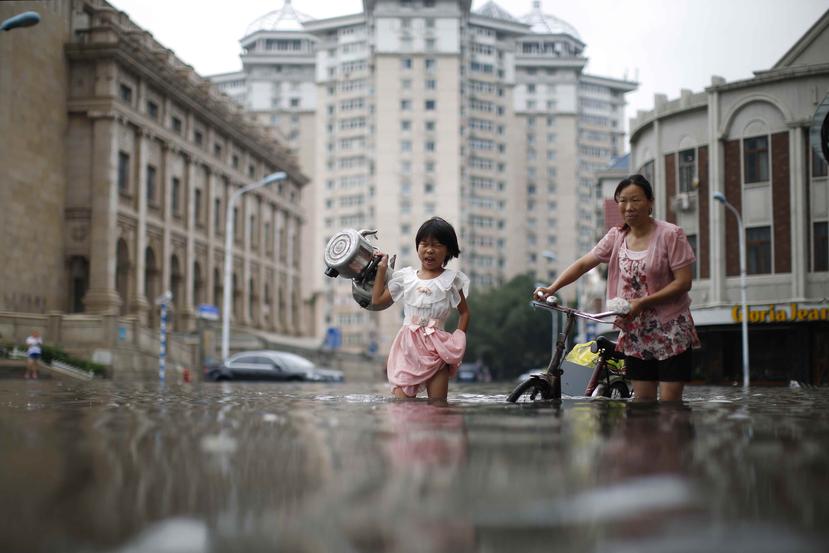 Las lluvias han provocado el colapso de más de 52,000 viviendas y han dañado otras 160,000. (AP)