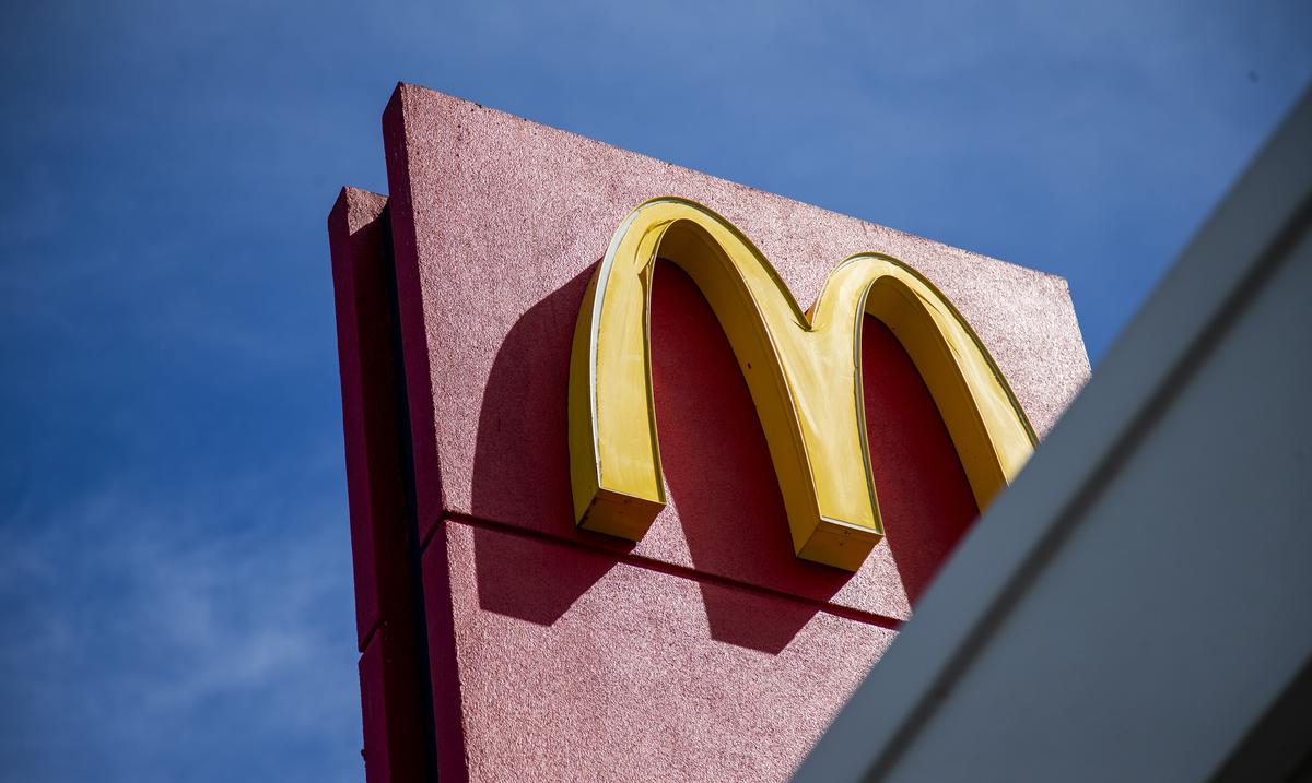 McDonald’s is temporarily closing its US offices to report layoffs
