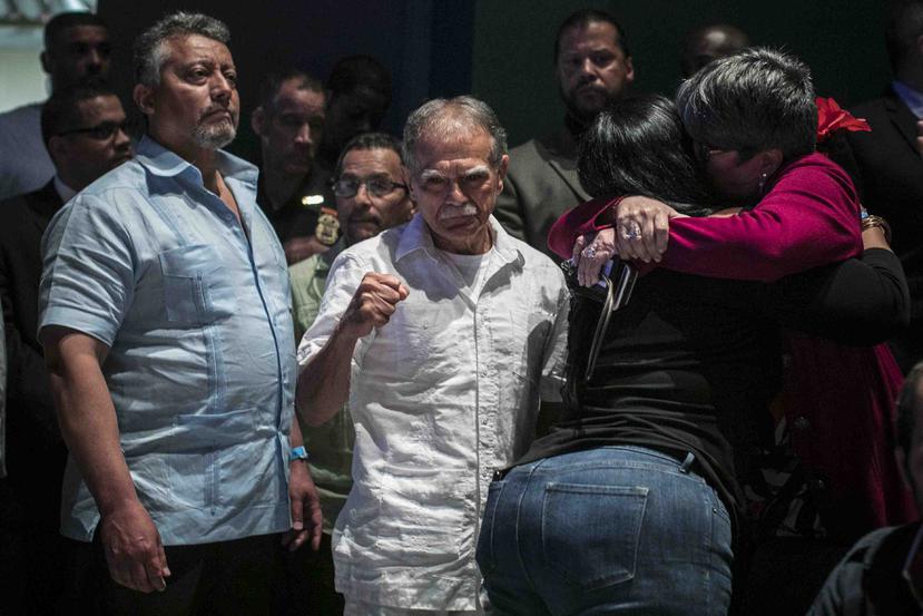 López Rivera críticó al plebiscito que se realizará el próximo domingo en la Isla a su llegada a Nueva York. (Especial para GFR Media / Edu Bayer)