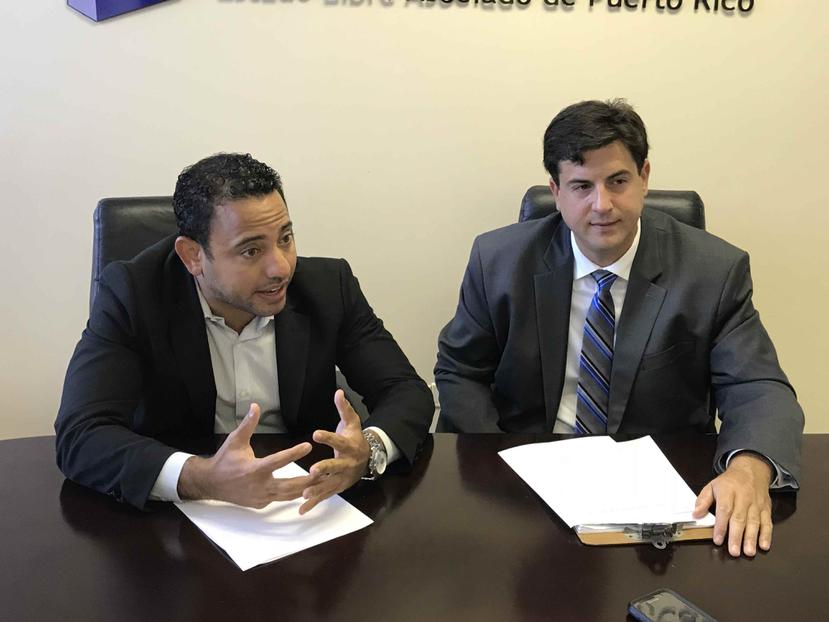 Arnaldo Cruz, presidente de la Junta de Directores del Instituto de Estadísticas, junto a Mario Marazzi, director ejecutivo del Instituto. (Suministrada)