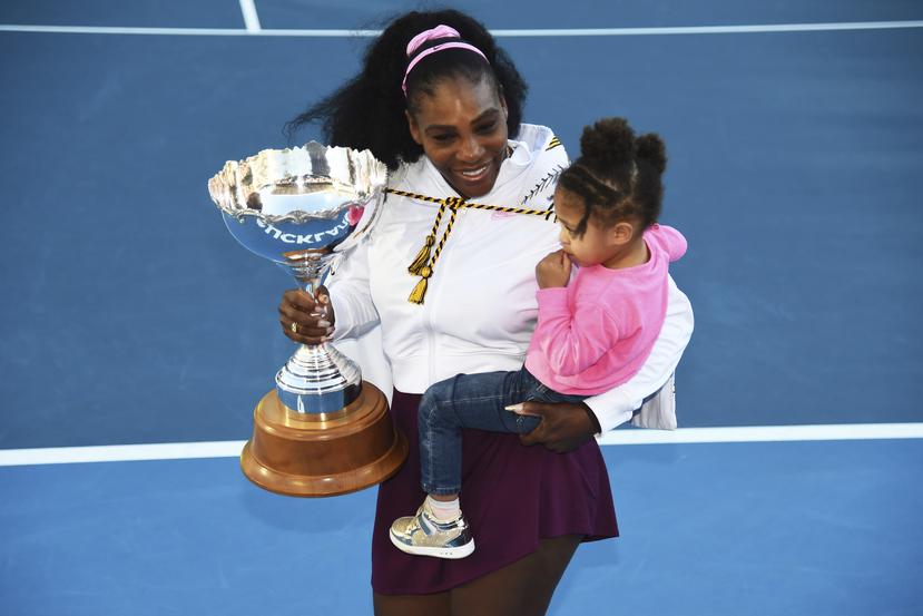 Serena Williams y Alexis Olympia Ohanian Jr. en una foto tomada el año pasado luego de que la tenista estadounidense se proclamara campeona del ASB Classic en Nueva Zelanda. (Foto: Archivo)