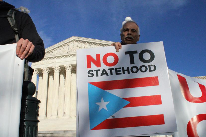 La manifestación – que reunió a otros sectores de la diáspora que promueven la soberanía de Puerto Rico-, coincidió con el 68 aniversario del ataque nacionalista al Congreso.