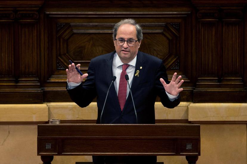 El presidente de Cataluña, Quim Torra, responde a los líderes parlamentarios en la segunda jornada del Debate de Política General, un día después de haber lanzado un ultimátum de un mes al gobierno de Pedro Sánchez para que proponga un referéndum. (EFE)