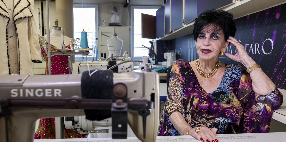 La diseñadora puertorriqueña, Carlota Alfaro, cumple 75 años de trayectoria en la moda.