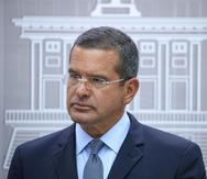 El gobernador Pedro Pierluisi durante la conferencia de prensa en la que anunció el uso de los fondos federales.