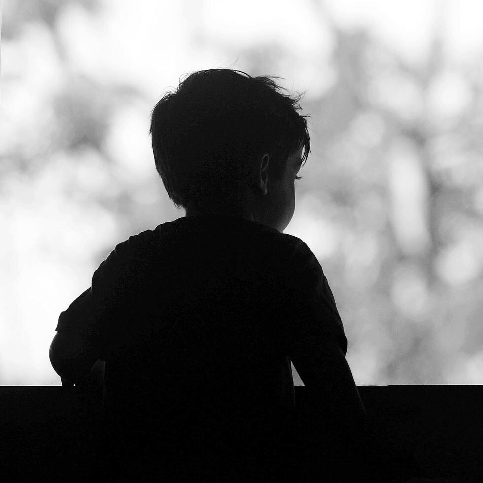 Desde el 2016, el Departamento de la Familia, ha recibido 10,458 referidos de maltrato infantil que no ha investigado “por falta de recursos”. Alguien vio o sospechó, llamó y nadie fue a corroborar qué ocurría.