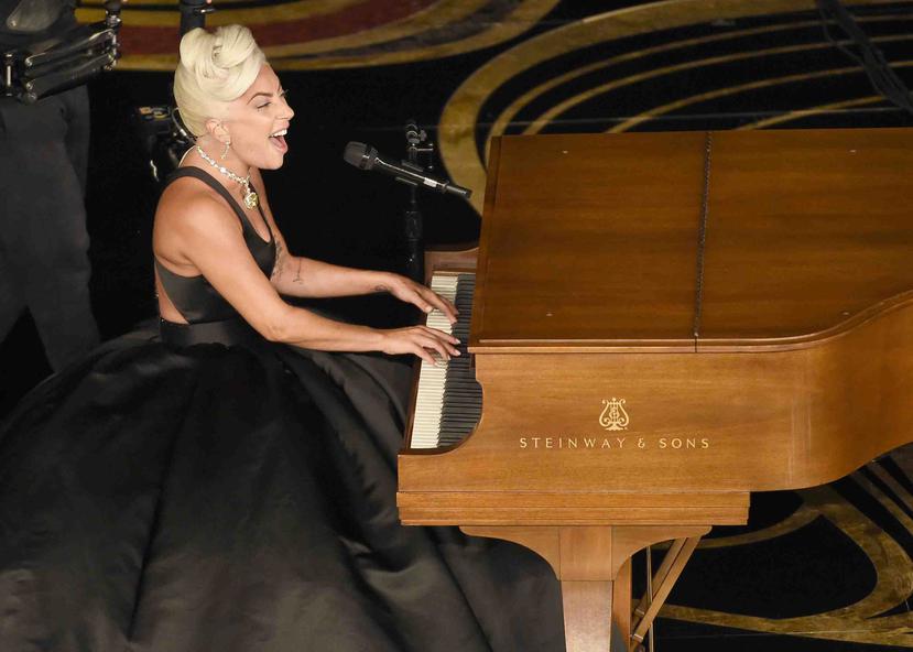 Lady Gaga durante la presentación de "Shallow". (AP)