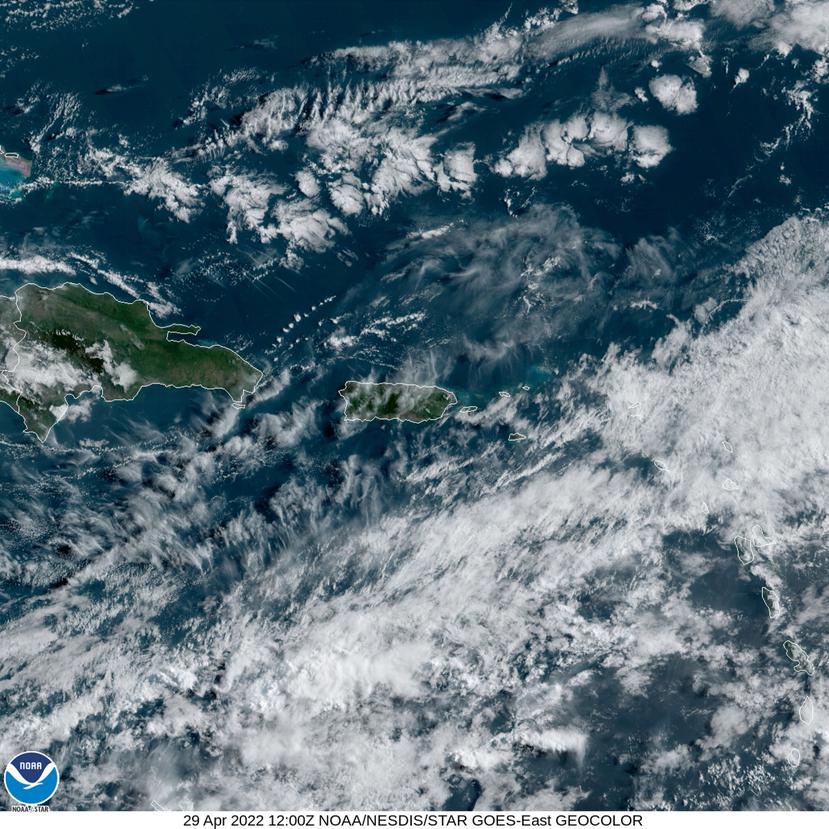 Imagen de satélite que muestra la aproximación de una ondulación de humedad tropical desde el sur del Caribe a Puerto Rico.