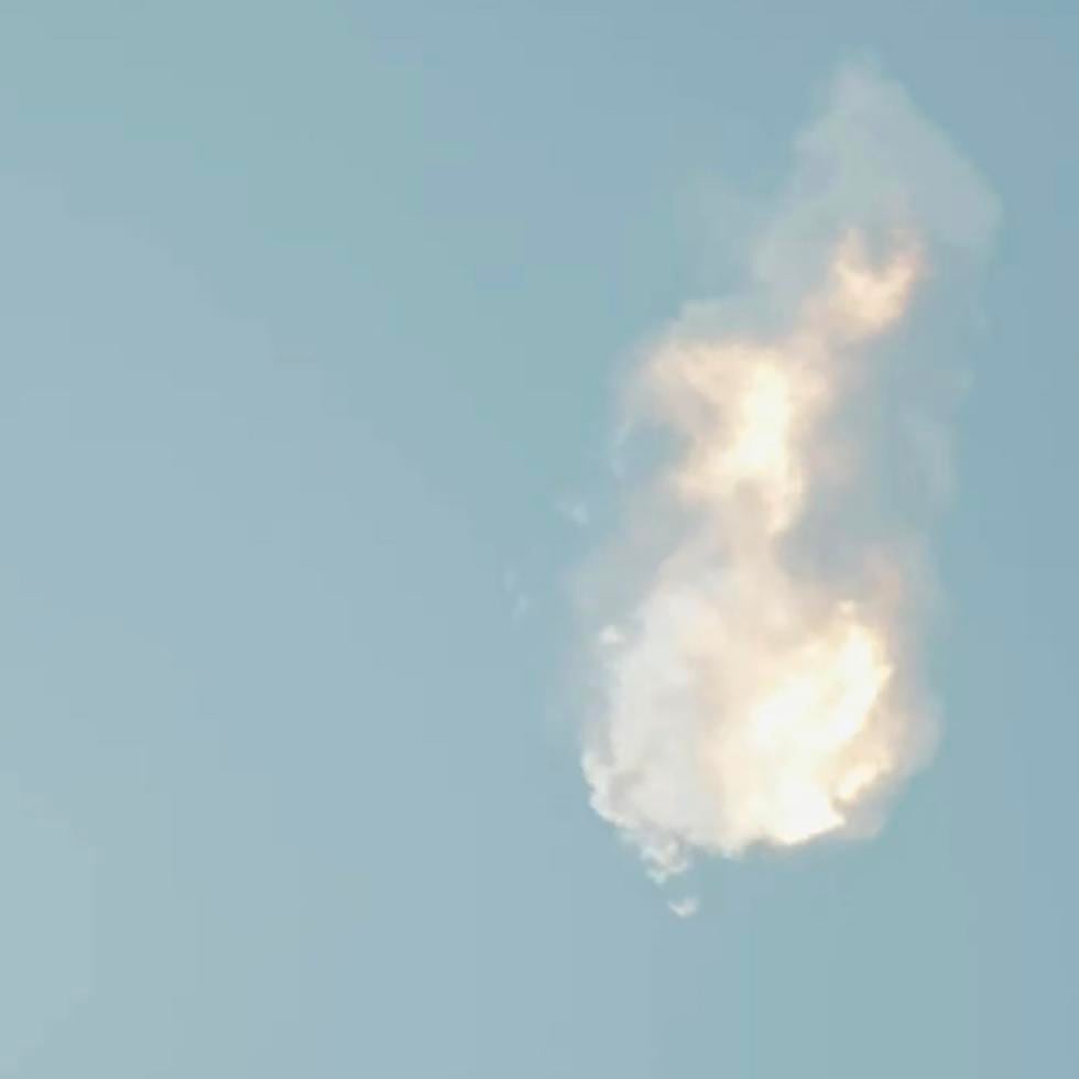 Boca Chica (United States), 20/04/2023.- A frame grab from a handout livestream video released by SpaceX showing the rocket exploding after the launch of inaugural test flight of Starship on the second attempt at the SpaceX launch facility in Boca Chica, Texas, USA, 20 April 2023. The initial launch attempt was scrubbed on 17 April, due to a stuck valve. (Estados Unidos) EFE/EPA/SPACEX HANDOUT HANDOUT EDITORIAL USE ONLY/NO SALES
