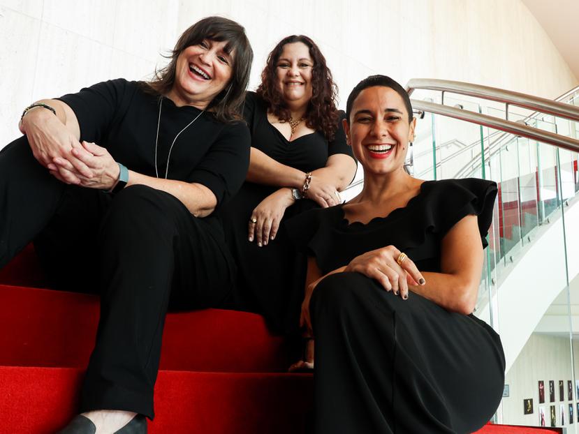 De izquierda a derecha, Gisselle Solís, Nancy Millán y Kianí Medina, quienes forman parte del grupo 'Las Damiselas de Sylvia'.