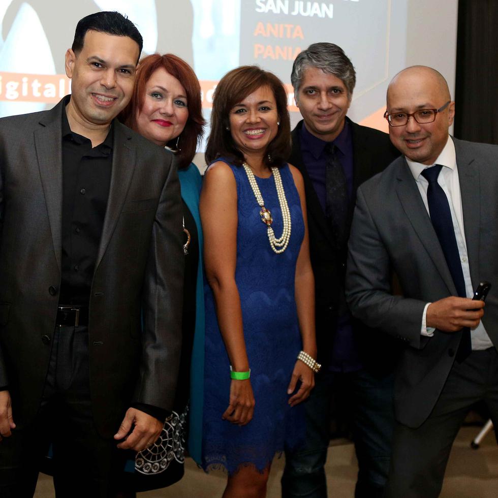 De izquierda a derecha, parte del equipo de Digital MasterMind: Luis Rivera Alameda, Sally Acevedo, Anita Paniagua, Víctor Lleras y Obed Borrero.