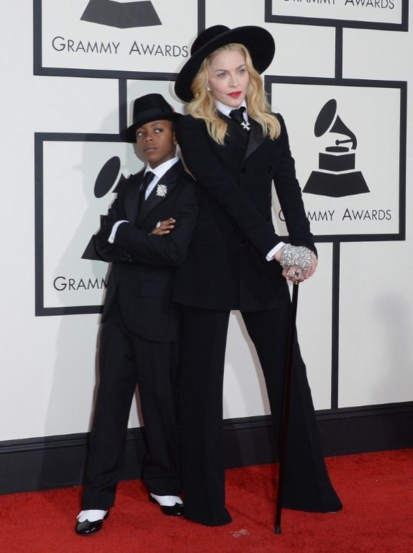 En una foto del 2014, la cantante Madonna posa junto a su hijo David Banda. (GFR Media)