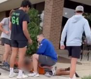 Acusan al sargento que inmovilizó con su rodilla a un niño puertorriqueño de 14 años en Illinois