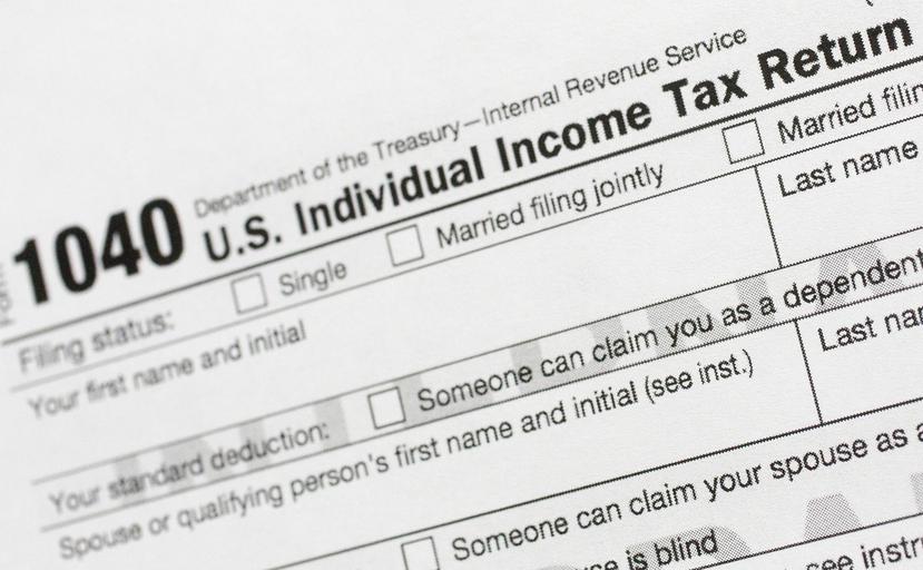 Una porción de la forma 1040 de declaración individual de impuestos federales. (AP Foto/Mark Lennihan, Archivo)