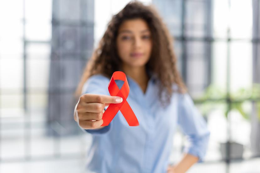 El riesgo de desarrollo de cánceres asociados al VPH es mayor en personas viviendo con VIH en comparación con las personas de la población general.