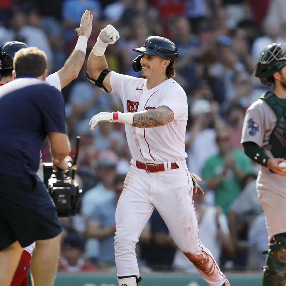 Jarren Duran de los Red Sox de Boston celebra su jonrón de dos carreras.