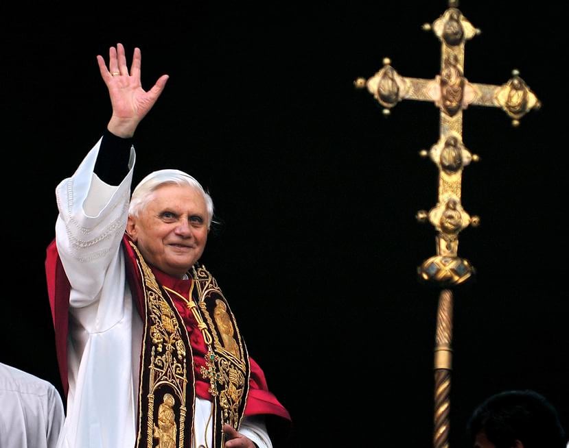 Durante una visita a Australia para el Día Internacional de la Juventud el 19 de julio de 2008, el papa Benedicto XVI se reúne con víctimas de abuso sexual por el clero y durante una misa pide disculpas por su sufrimiento.