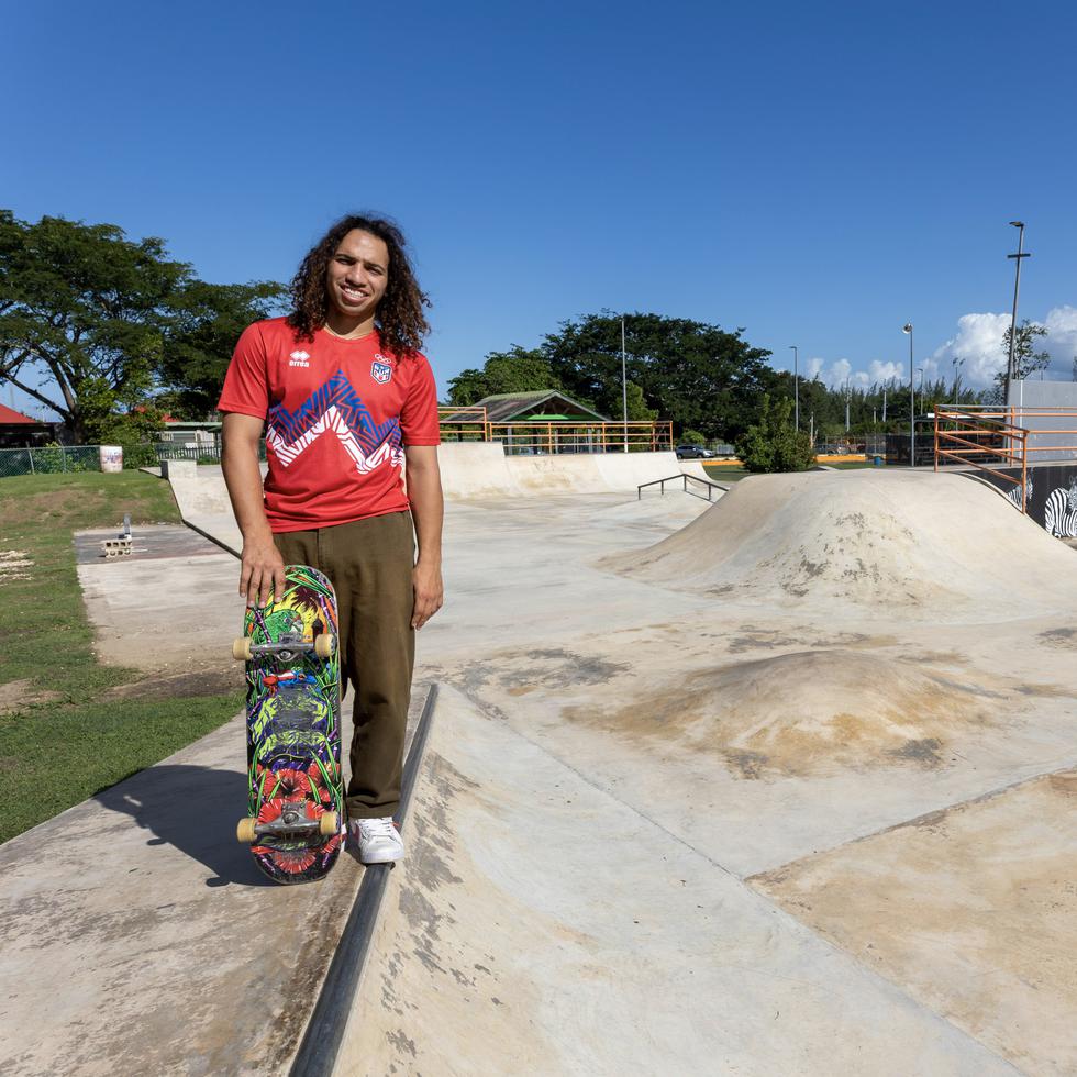 Steven Piñeiro -aquí en el Vega Baja SkatePark- estará en Puerto Rico hasta finales de noviembre.