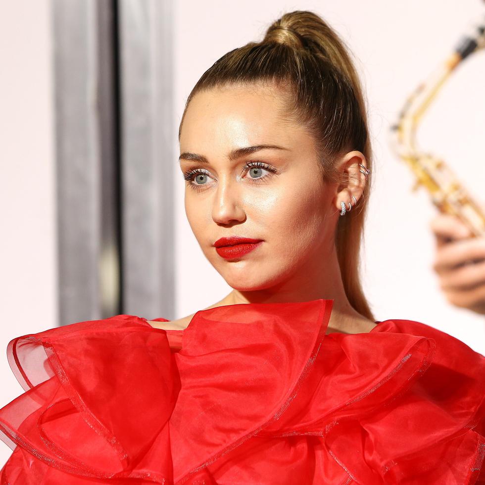 El estudio de Preply reveló que la cantante y compositora estadounidense Miley Cyrus es la famosa con el nombre que con mayor frecuencia pronuncian mal los hispanohablantes.