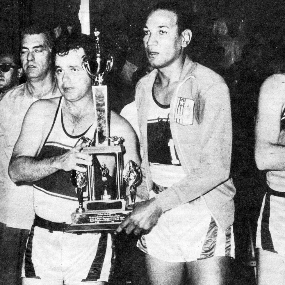 Juan "Pachín" Vicens, a la izquierda, junto con Johnny "El Indio" Báez en 1966.
