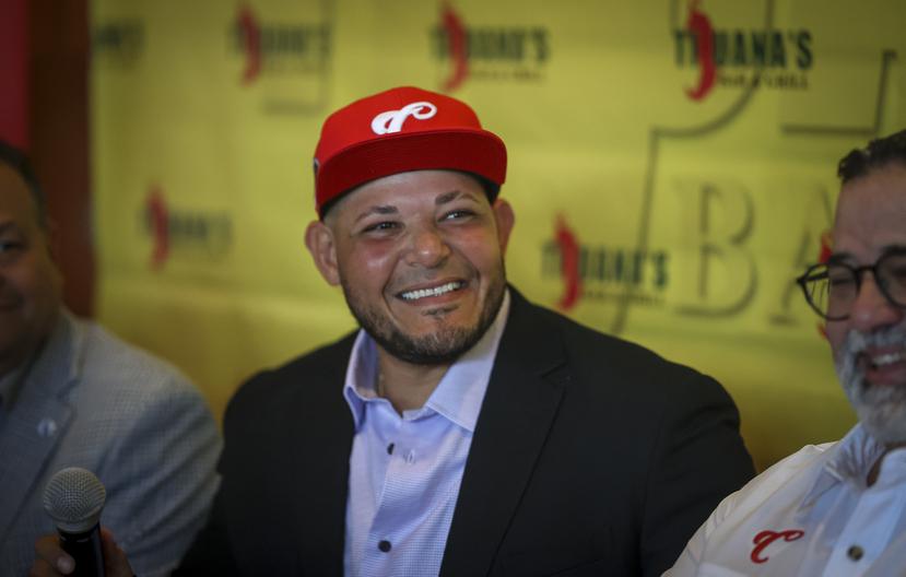 Yadier Molina admitió que se ha mantenido ocupado tras su retiro porque le gusta el béisbol y hasta sugirió la posibilidad de dirigir también en la liga invernal dominicana.