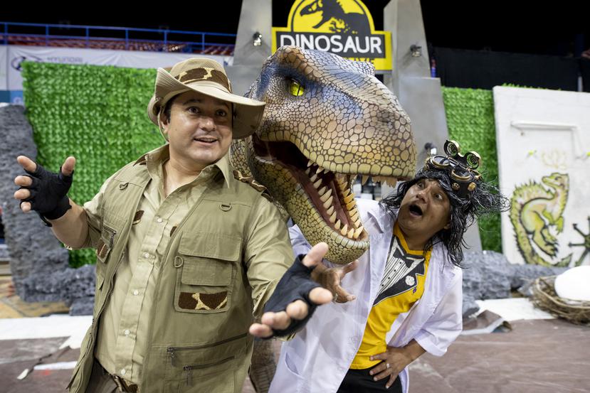 En “Dinosaur World Live”, los actores Patricio Cifuentes y Yérico Rodríguez prometen risas, acción y diversión durante el espectáculo interactivo.