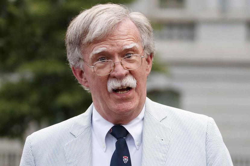 En esta fotografía de archivo del 31 de julio de 2019, el asesor de seguridad nacional John Bolton hace declaraciones a la prensa en la Casa Blanca, en Washington. (AP/Carolyn Kaster)