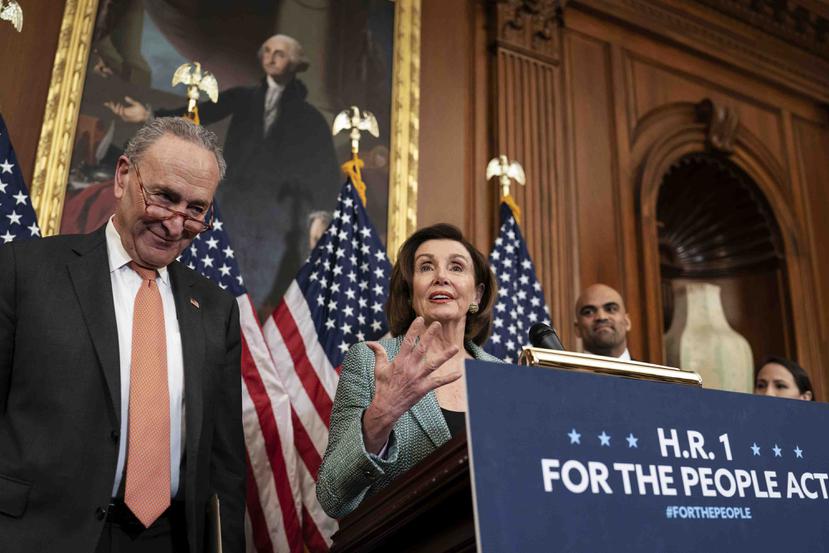Charles Schumer y Nancy Pelosi, líderes demócrata del Senado y la Cámara de Representantes federal. (AP)