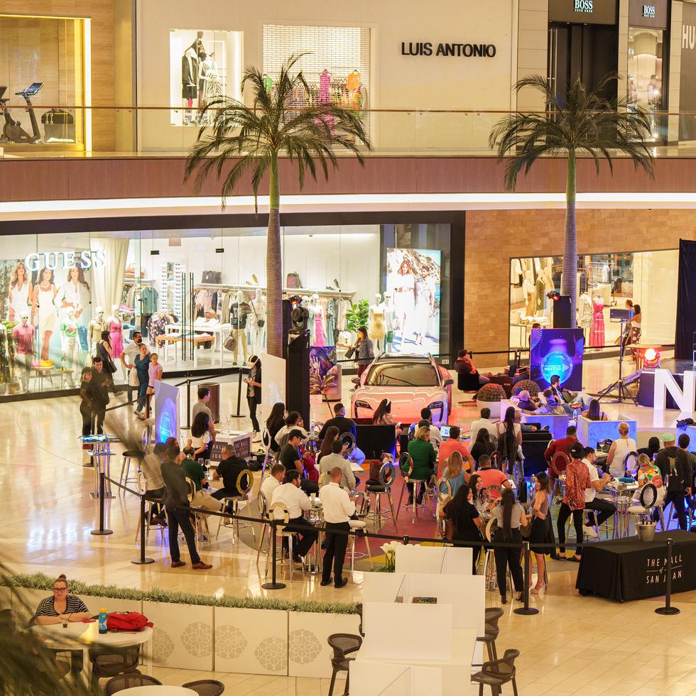 Las marcas están siendo más selectivas al invertir en tiendas físicas, según Marnie Marquina, gerente de The Mall of San Juan.